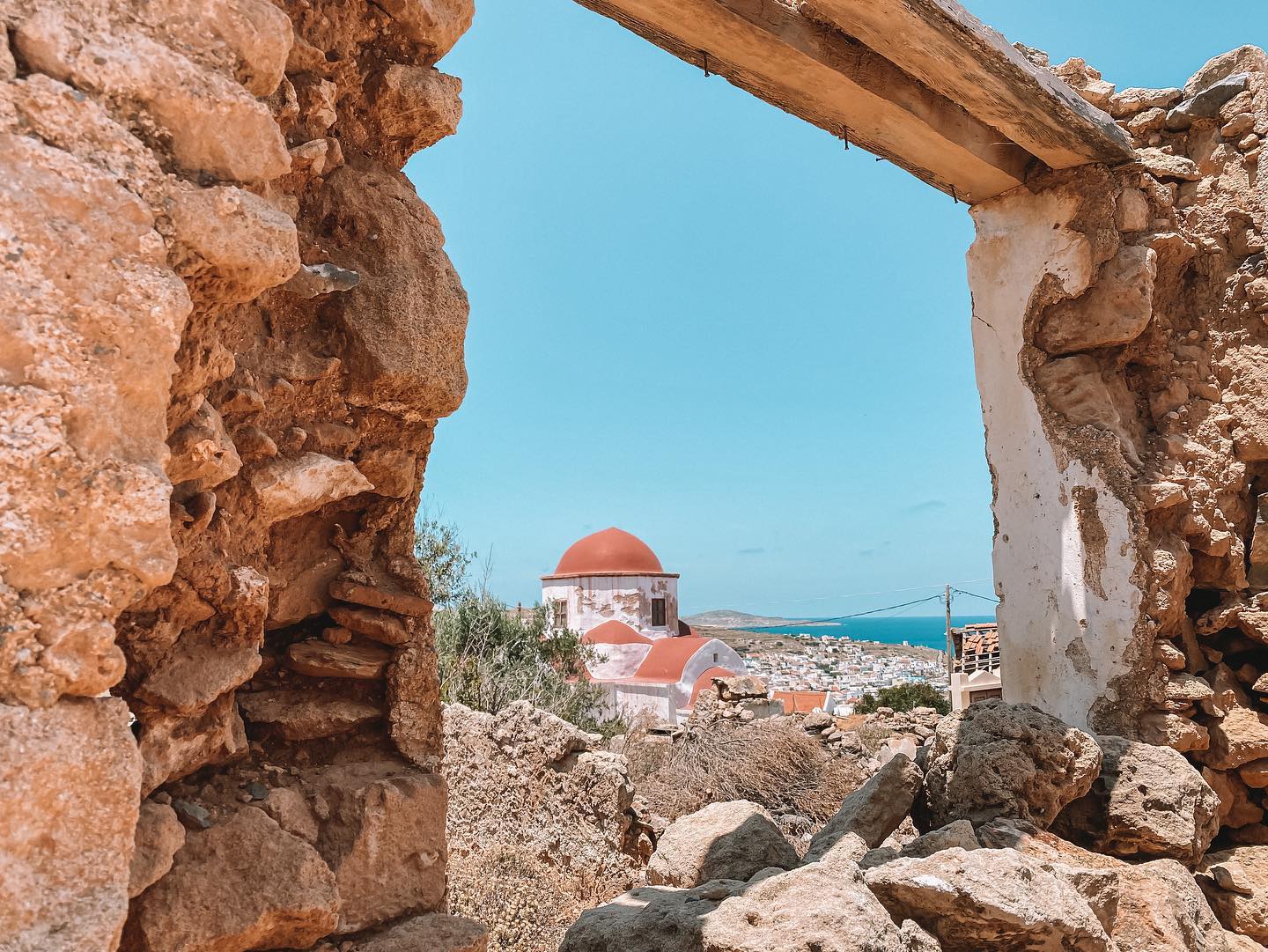 Uitzicht op een kapel op Kaos tijdens het eilandhoppen vanaf Karpathos