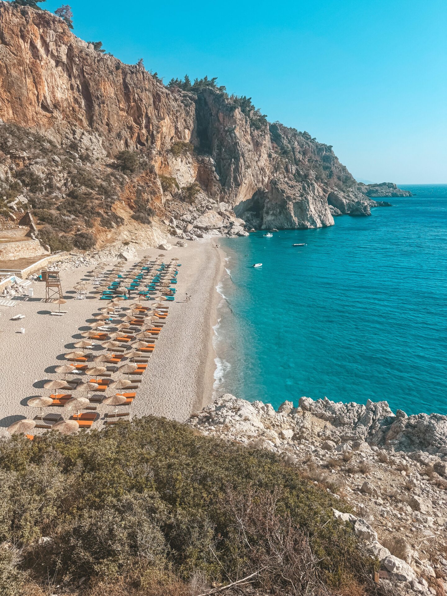 Uitzicht over Kyra Panagia Beach met turquoise water