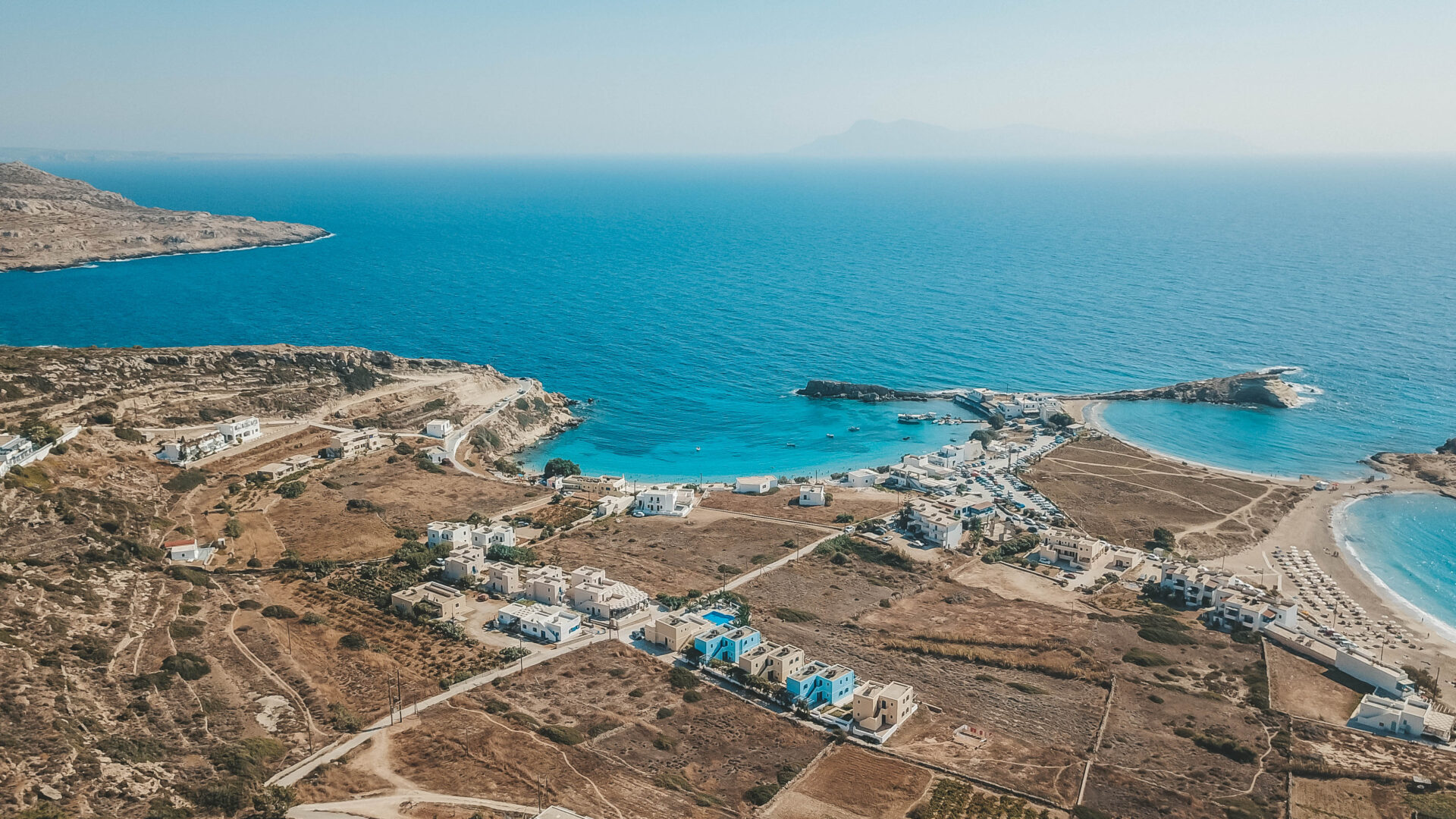 Lefkos Karpathos, uitzicht op het dorp en de baai