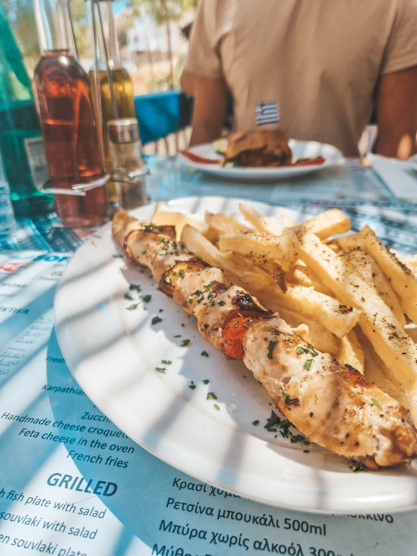 Kip souvlaki: typisch Grieks eten op Karpathos
